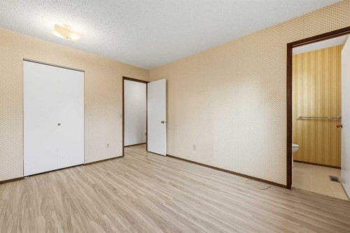 3803 14 Avenue Ne, Calgary, AB - Indoor Photo Showing Other Room