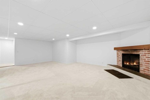 3803 14 Avenue Ne, Calgary, AB - Indoor With Fireplace