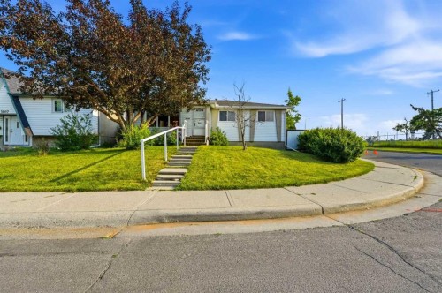 3803 14 Avenue Ne, Calgary, AB - Outdoor