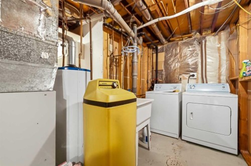 3803 14 Avenue Ne, Calgary, AB - Indoor Photo Showing Laundry Room