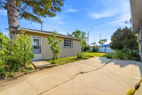 3803 14 Avenue Ne, Calgary, AB - Outdoor