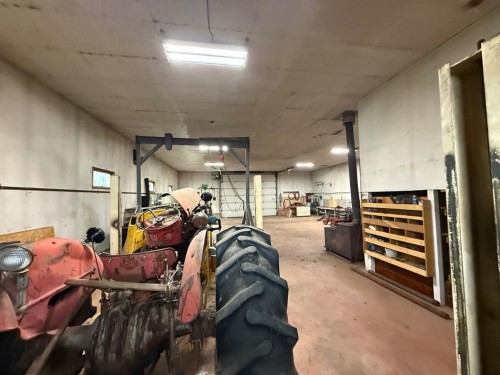 621088 Rge Rd 53 Ne, Fort Assiniboine, AB - Indoor Photo Showing Garage