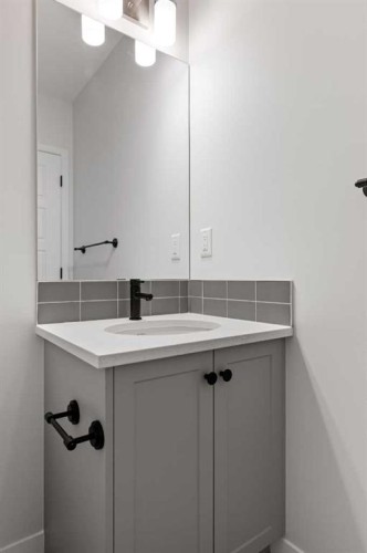 83 Wolf Hollow Rise Se, Calgary, AB - Indoor Photo Showing Bathroom