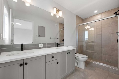 83 Wolf Hollow Rise Se, Calgary, AB - Indoor Photo Showing Bathroom