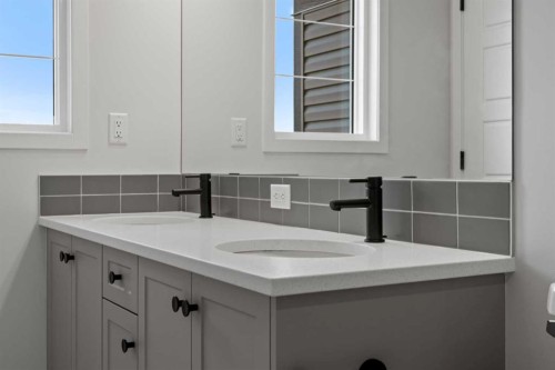 83 Wolf Hollow Rise Se, Calgary, AB - Indoor Photo Showing Bathroom