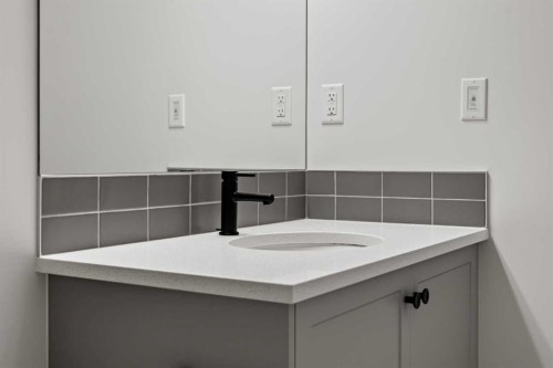 83 Wolf Hollow Rise Se, Calgary, AB - Indoor Photo Showing Bathroom