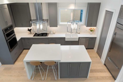 2014 48 Avenue Sw, Calgary, AB - Indoor Photo Showing Kitchen With Upgraded Kitchen