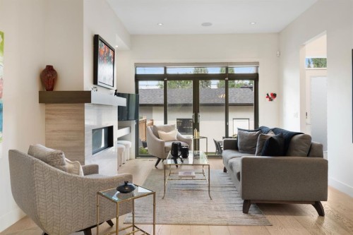 2014 48 Avenue Sw, Calgary, AB - Indoor Photo Showing Living Room