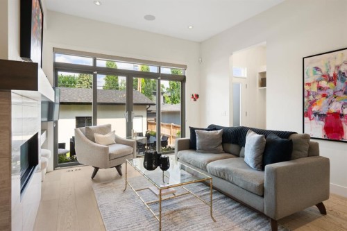 2014 48 Avenue Sw, Calgary, AB - Indoor Photo Showing Living Room