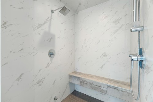 2014 48 Avenue Sw, Calgary, AB - Indoor Photo Showing Bathroom