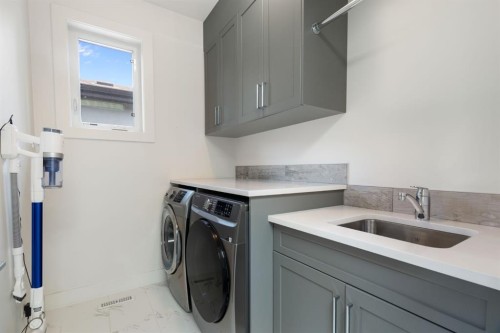 2014 48 Avenue Sw, Calgary, AB - Indoor Photo Showing Laundry Room