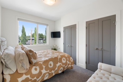 2014 48 Avenue Sw, Calgary, AB - Indoor Photo Showing Bedroom