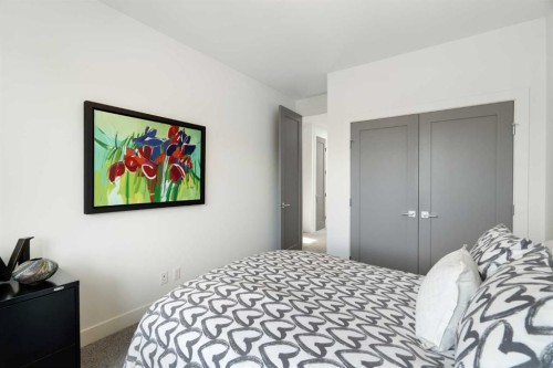 2014 48 Avenue Sw, Calgary, AB - Indoor Photo Showing Bedroom