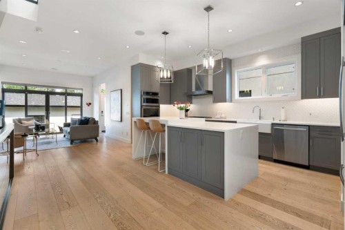 2014 48 Avenue Sw, Calgary, AB - Indoor Photo Showing Kitchen With Upgraded Kitchen