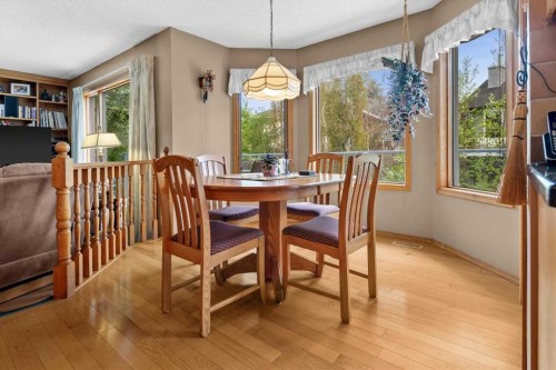 40 Scenic Ridge Place Nw, Calgary, AB - Indoor Photo Showing Dining Room