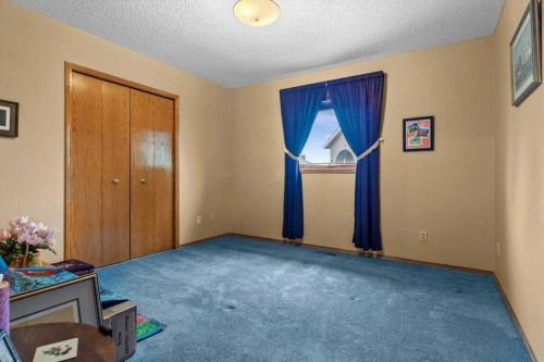40 Scenic Ridge Place Nw, Calgary, AB - Indoor Photo Showing Other Room