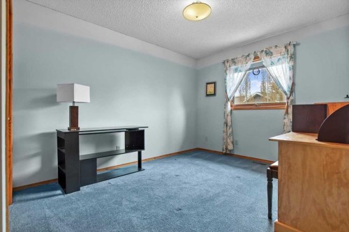 40 Scenic Ridge Place Nw, Calgary, AB - Indoor Photo Showing Other Room