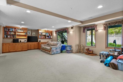 40 Scenic Ridge Place Nw, Calgary, AB - Indoor Photo Showing Other Room