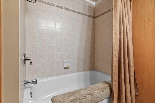 40 Scenic Ridge Place Nw, Calgary, AB - Indoor Photo Showing Bathroom