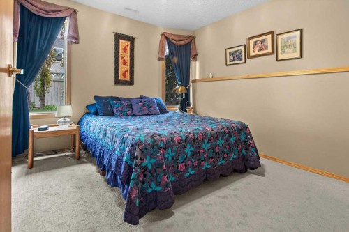 40 Scenic Ridge Place Nw, Calgary, AB - Indoor Photo Showing Bedroom