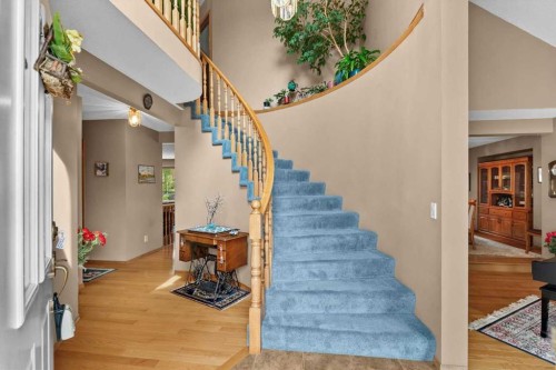 40 Scenic Ridge Place Nw, Calgary, AB - Indoor Photo Showing Other Room