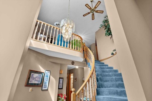 40 Scenic Ridge Place Nw, Calgary, AB - Indoor Photo Showing Other Room
