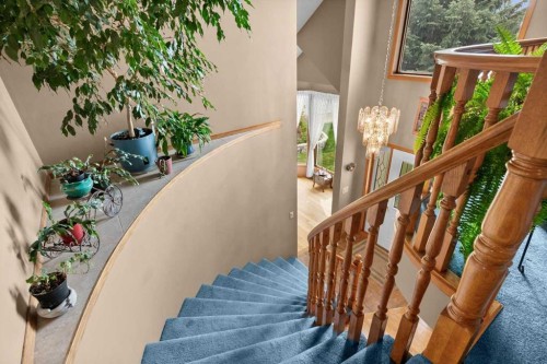 40 Scenic Ridge Place Nw, Calgary, AB - Indoor Photo Showing Other Room