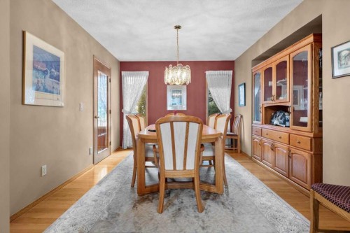 40 Scenic Ridge Place Nw, Calgary, AB - Indoor Photo Showing Dining Room
