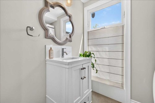 75 Shawglen Way Sw, Calgary, AB - Indoor Photo Showing Bathroom