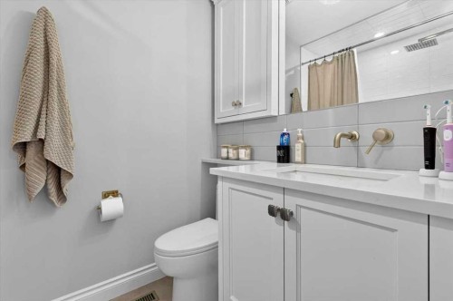 75 Shawglen Way Sw, Calgary, AB - Indoor Photo Showing Bathroom