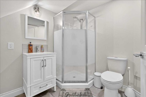 75 Shawglen Way Sw, Calgary, AB - Indoor Photo Showing Bathroom