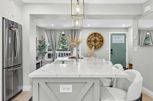 75 Shawglen Way Sw, Calgary, AB - Indoor Photo Showing Kitchen