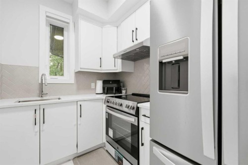 105 Rockhaven Green Nw, Calgary, AB - Indoor Photo Showing Kitchen