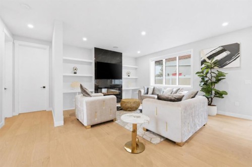 105 Rockhaven Green Nw, Calgary, AB - Indoor Photo Showing Living Room