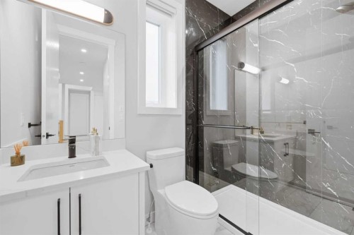 105 Rockhaven Green Nw, Calgary, AB - Indoor Photo Showing Bathroom