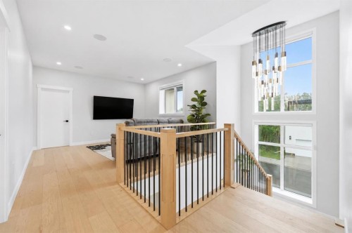 105 Rockhaven Green Nw, Calgary, AB - Indoor Photo Showing Other Room