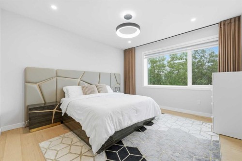 105 Rockhaven Green Nw, Calgary, AB - Indoor Photo Showing Bedroom