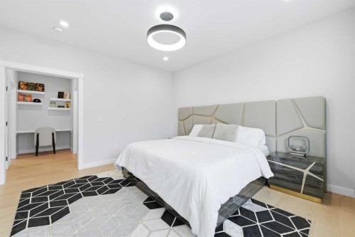 105 Rockhaven Green Nw, Calgary, AB - Indoor Photo Showing Bedroom