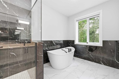 105 Rockhaven Green Nw, Calgary, AB - Indoor Photo Showing Bathroom
