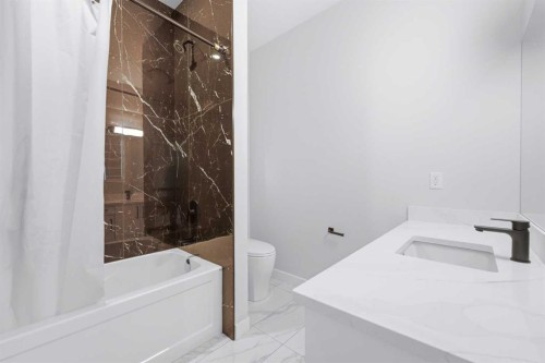105 Rockhaven Green Nw, Calgary, AB - Indoor Photo Showing Bathroom