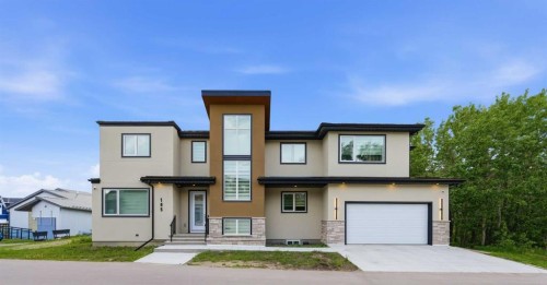 105 Rockhaven Green Nw, Calgary, AB - Outdoor With Facade