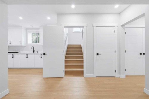 105 Rockhaven Green Nw, Calgary, AB - Indoor Photo Showing Other Room