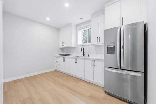 105 Rockhaven Green Nw, Calgary, AB - Indoor Photo Showing Kitchen