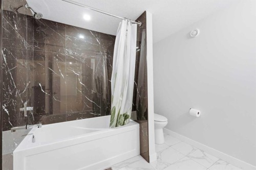 105 Rockhaven Green Nw, Calgary, AB - Indoor Photo Showing Bathroom