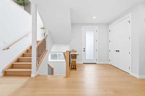 105 Rockhaven Green Nw, Calgary, AB - Indoor Photo Showing Other Room