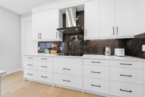 105 Rockhaven Green Nw, Calgary, AB - Indoor Photo Showing Kitchen