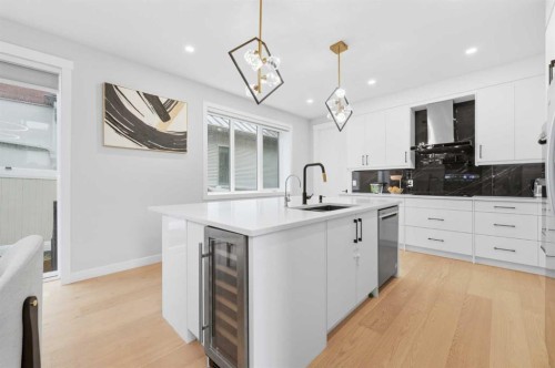 105 Rockhaven Green Nw, Calgary, AB - Indoor Photo Showing Kitchen
