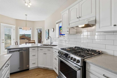 42 Scimitar Circle Nw, Calgary, AB - Indoor Photo Showing Kitchen With Upgraded Kitchen