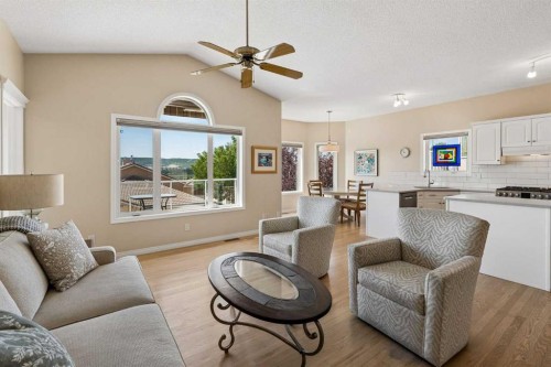 42 Scimitar Circle Nw, Calgary, AB - Indoor Photo Showing Living Room