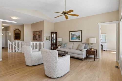 42 Scimitar Circle Nw, Calgary, AB - Indoor Photo Showing Living Room